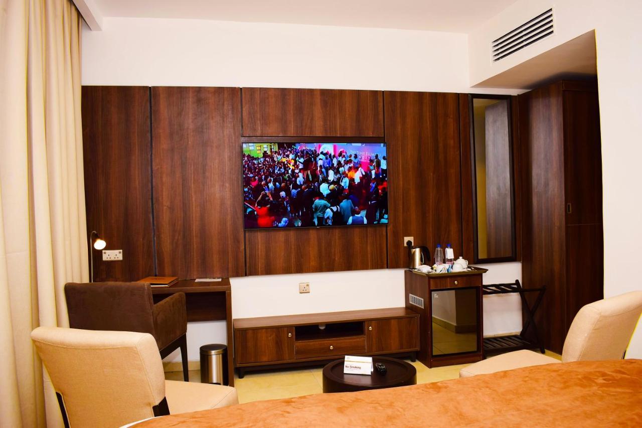 Monty Suites & Golf Уйо Екстер'єр фото