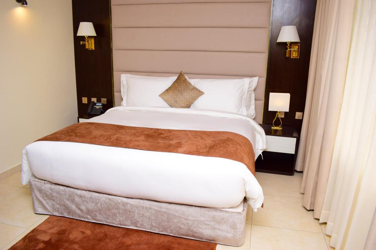 Monty Suites & Golf Уйо Екстер'єр фото