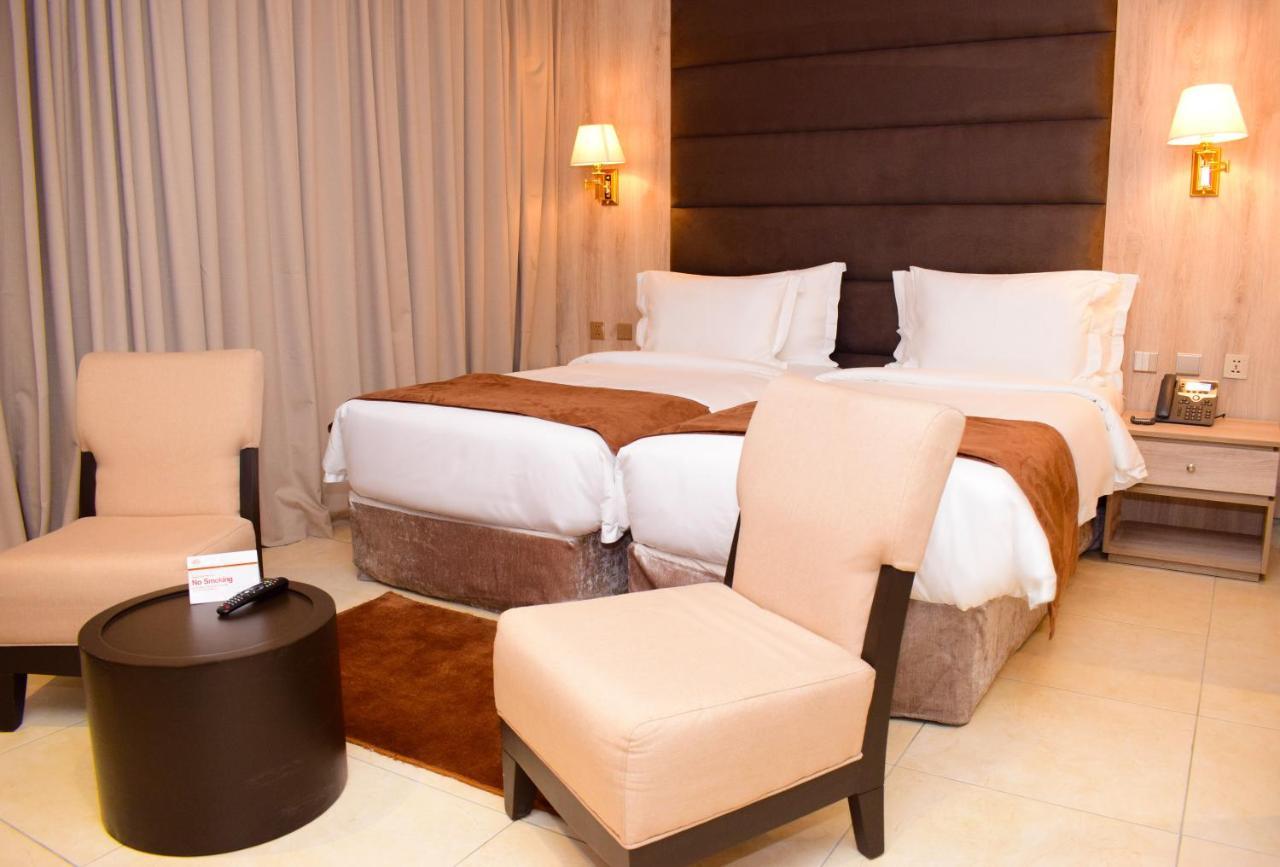 Monty Suites & Golf Уйо Екстер'єр фото
