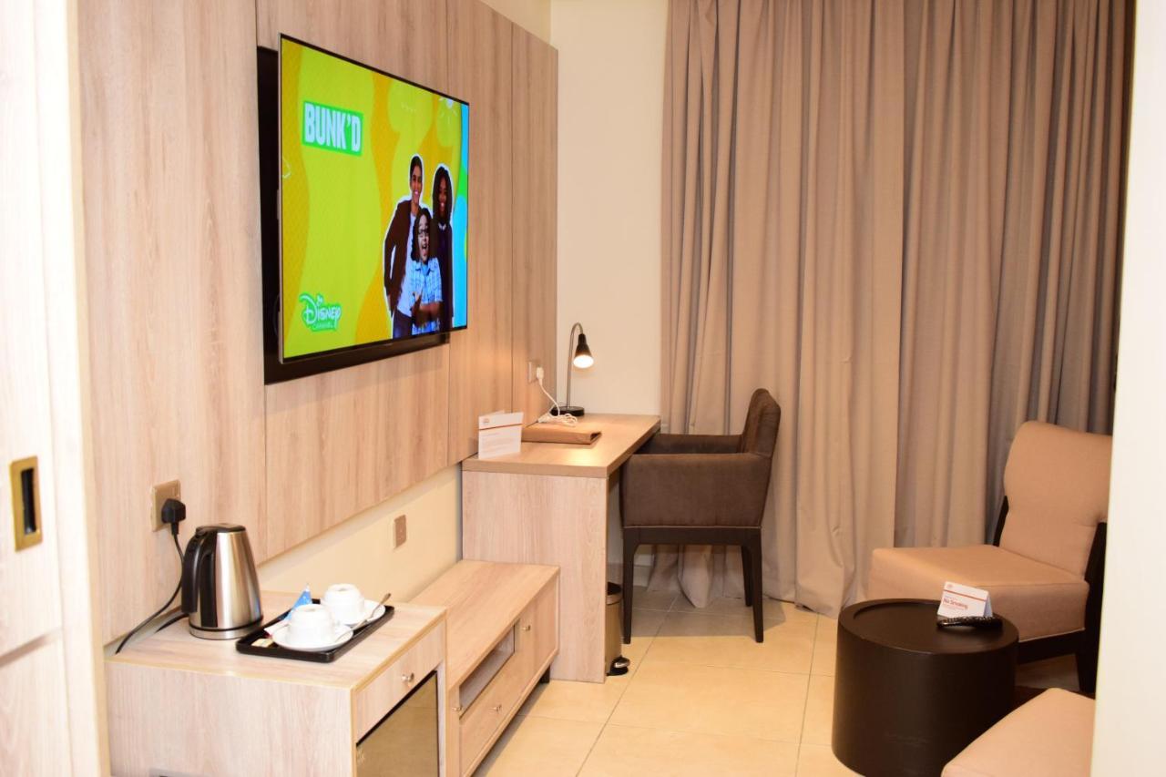 Monty Suites & Golf Уйо Екстер'єр фото