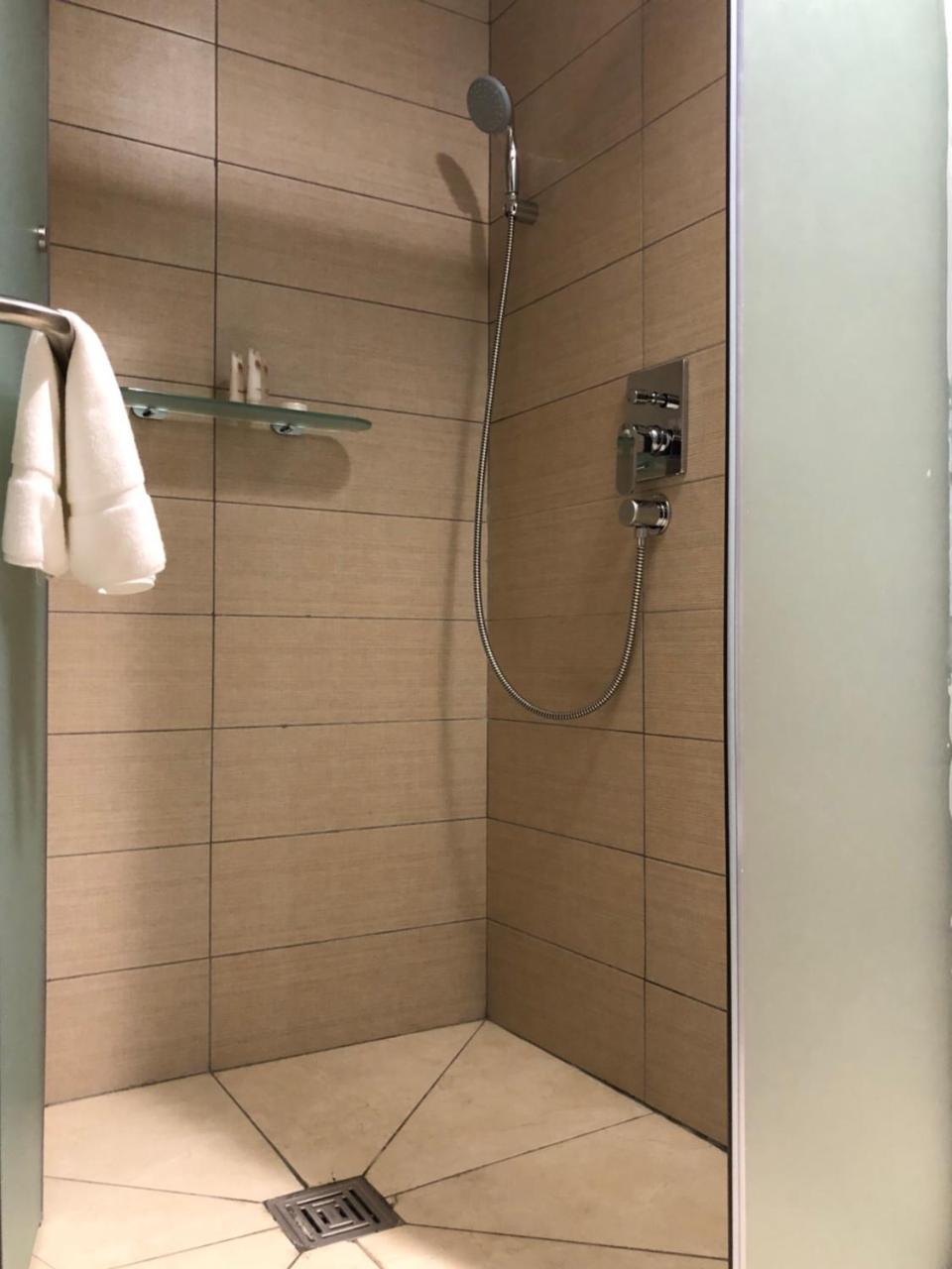 Monty Suites & Golf Уйо Екстер'єр фото