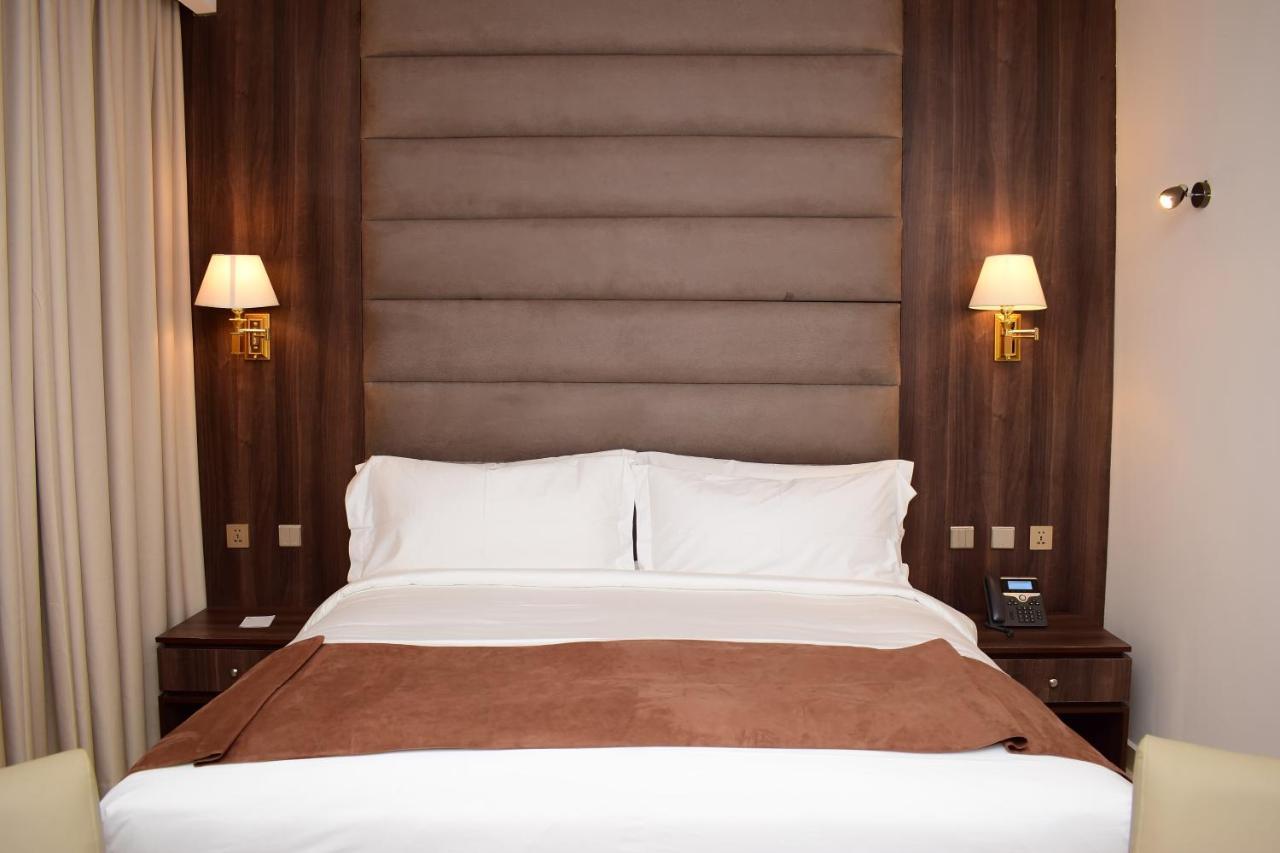 Monty Suites & Golf Уйо Екстер'єр фото