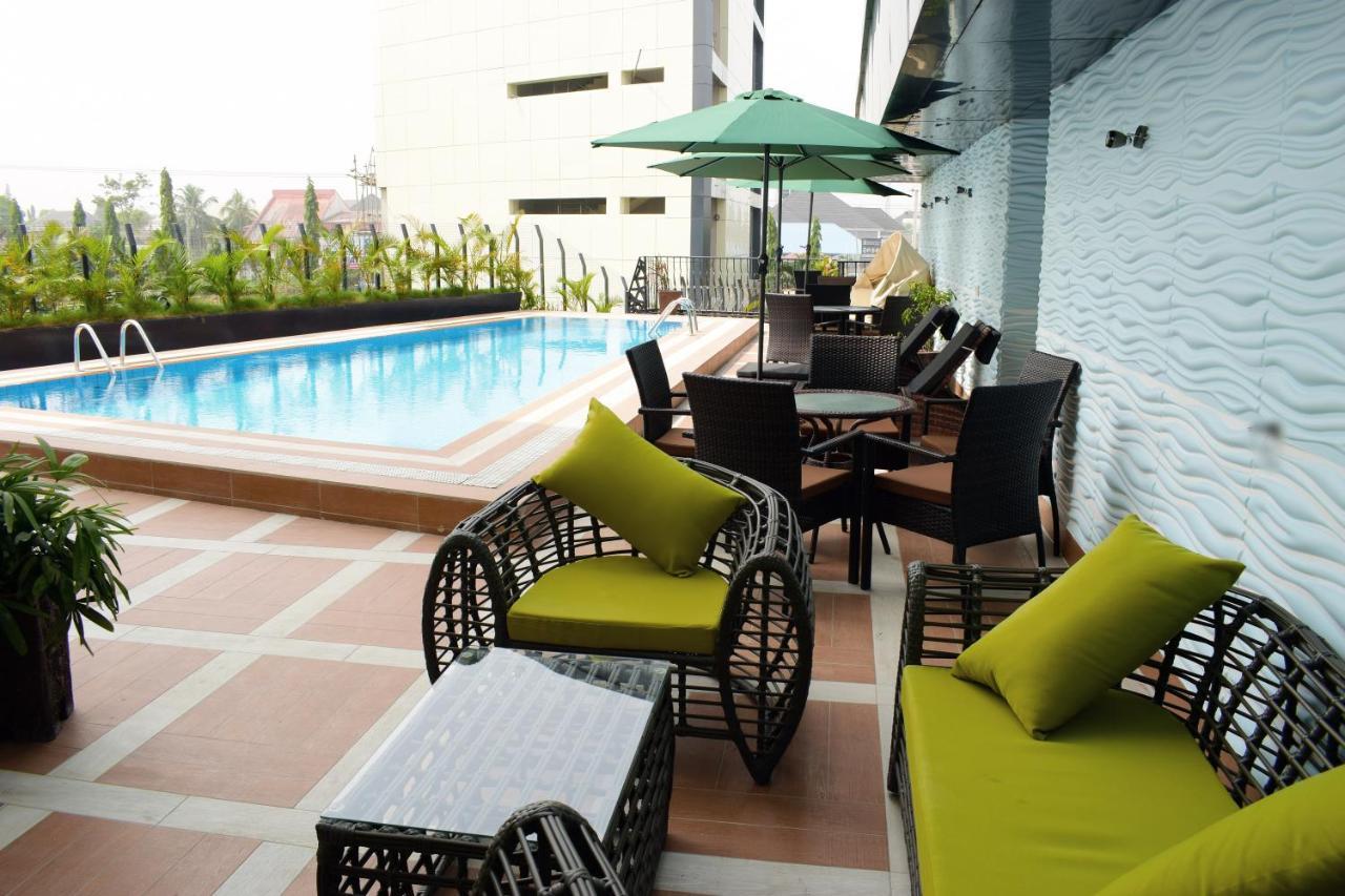 Monty Suites & Golf Уйо Екстер'єр фото