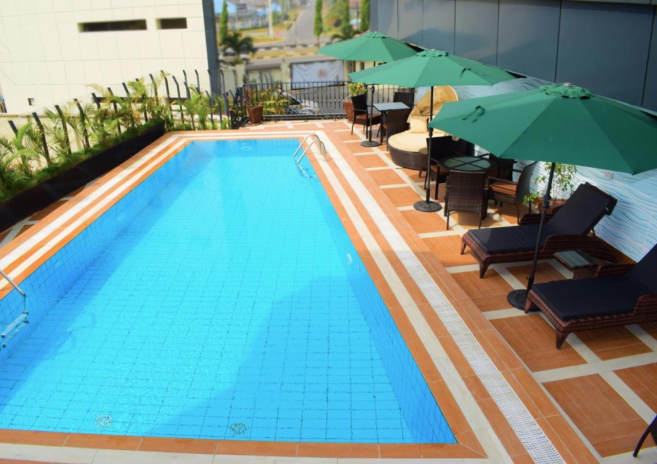 Monty Suites & Golf Уйо Екстер'єр фото